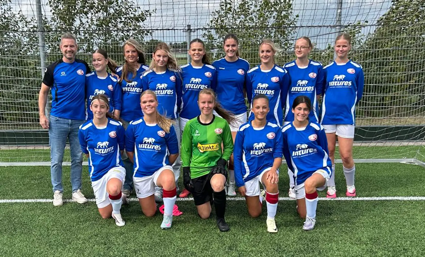 Groepsfoto van team MO17-1